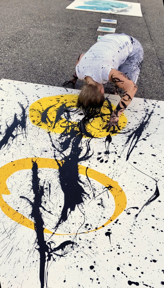 Patricia bei der BangPainting-Performance von oben